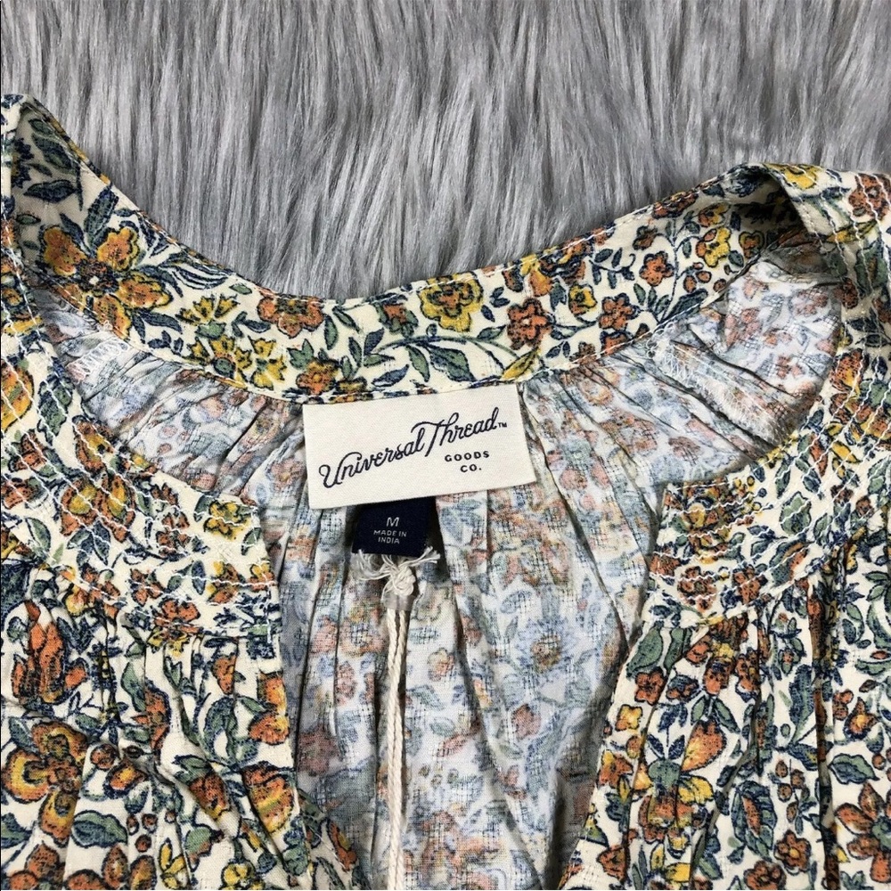 Universal Thread Multicolored Floral Pintuck Blouse Size Medium - Picture 4 of 6
